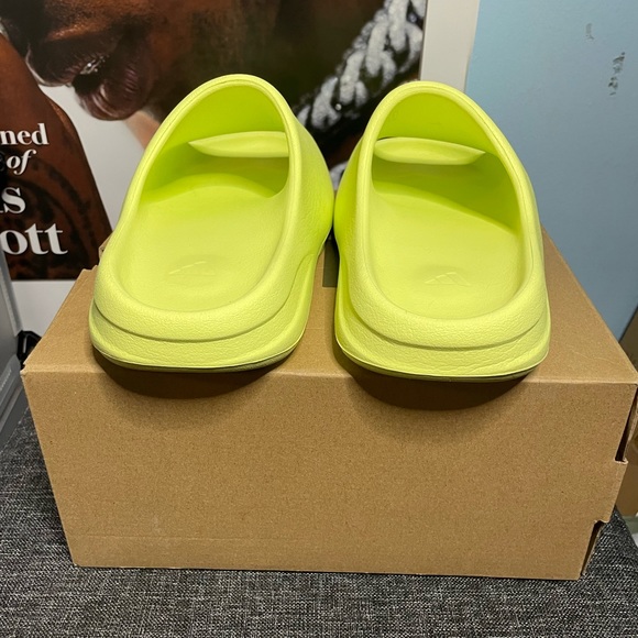 Adidas Yeezy Slide Glow Green - Picture 4 of 9